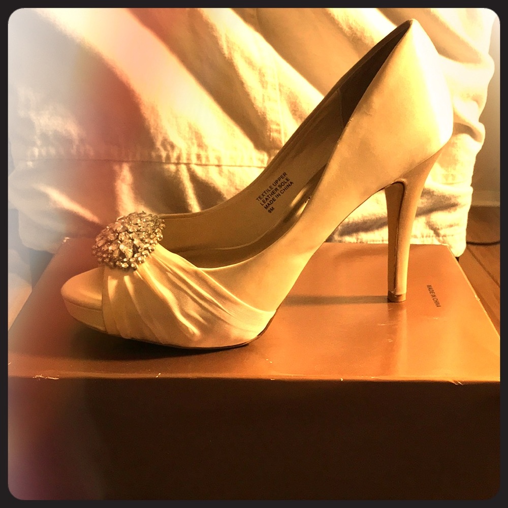 Audrey Brooke Peep Toe  w/ Heel Liners included